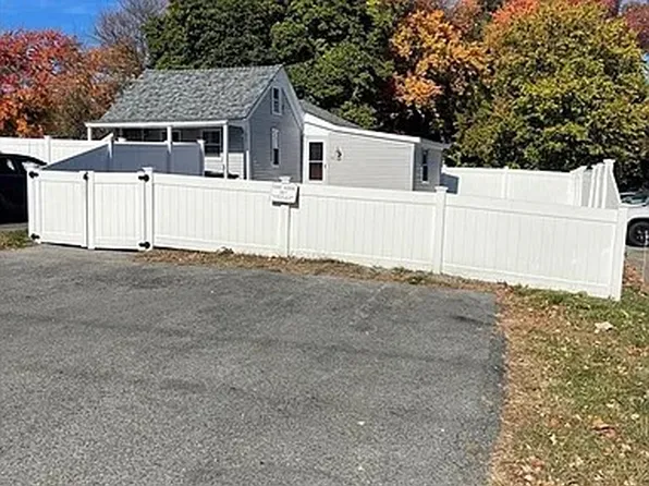 40 Delmont St, Methuen, MA 01844
