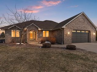 N1916 Rochelle Ct, Greenville, WI 54942