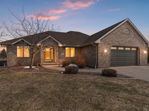 N1916 Rochelle Ct, Greenville, WI 54942