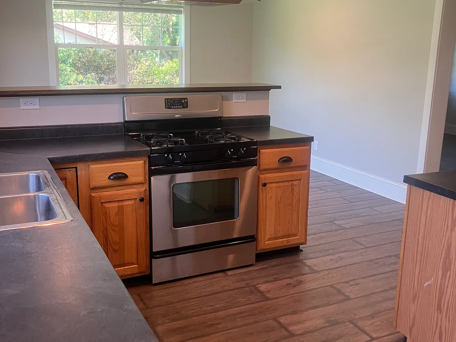4 bed, 2100 sqft, $2,950 — Photo 4