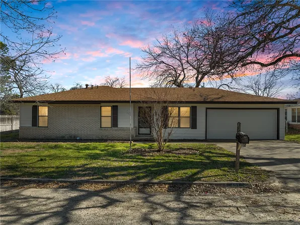 121 Adrian Dr, Waco, TX 76706