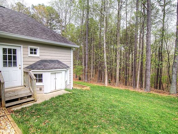 4th image of 1308 Cobblestone Ln