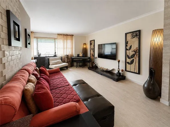 2915 W 5th St APT 2F, Brooklyn, NY 11224