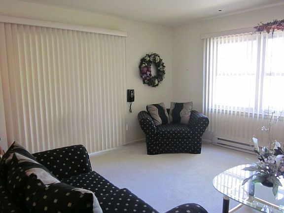 3rd image of 1002B Argyll Cir