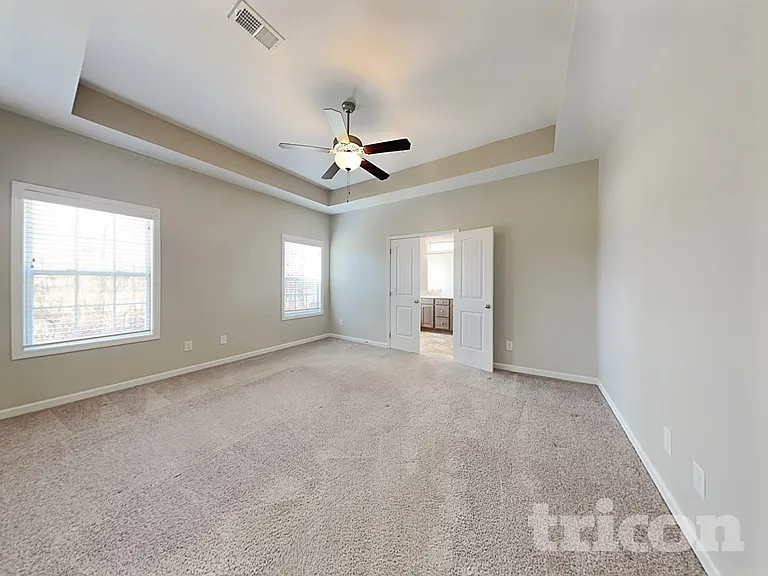 925 Beverly Ct — Photo 8