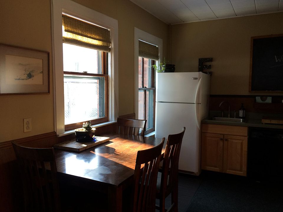 2nd image of 214 Circular St