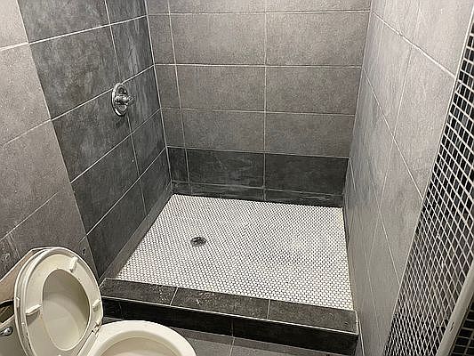 3rd image of 4011 Kings Hwy #Ls