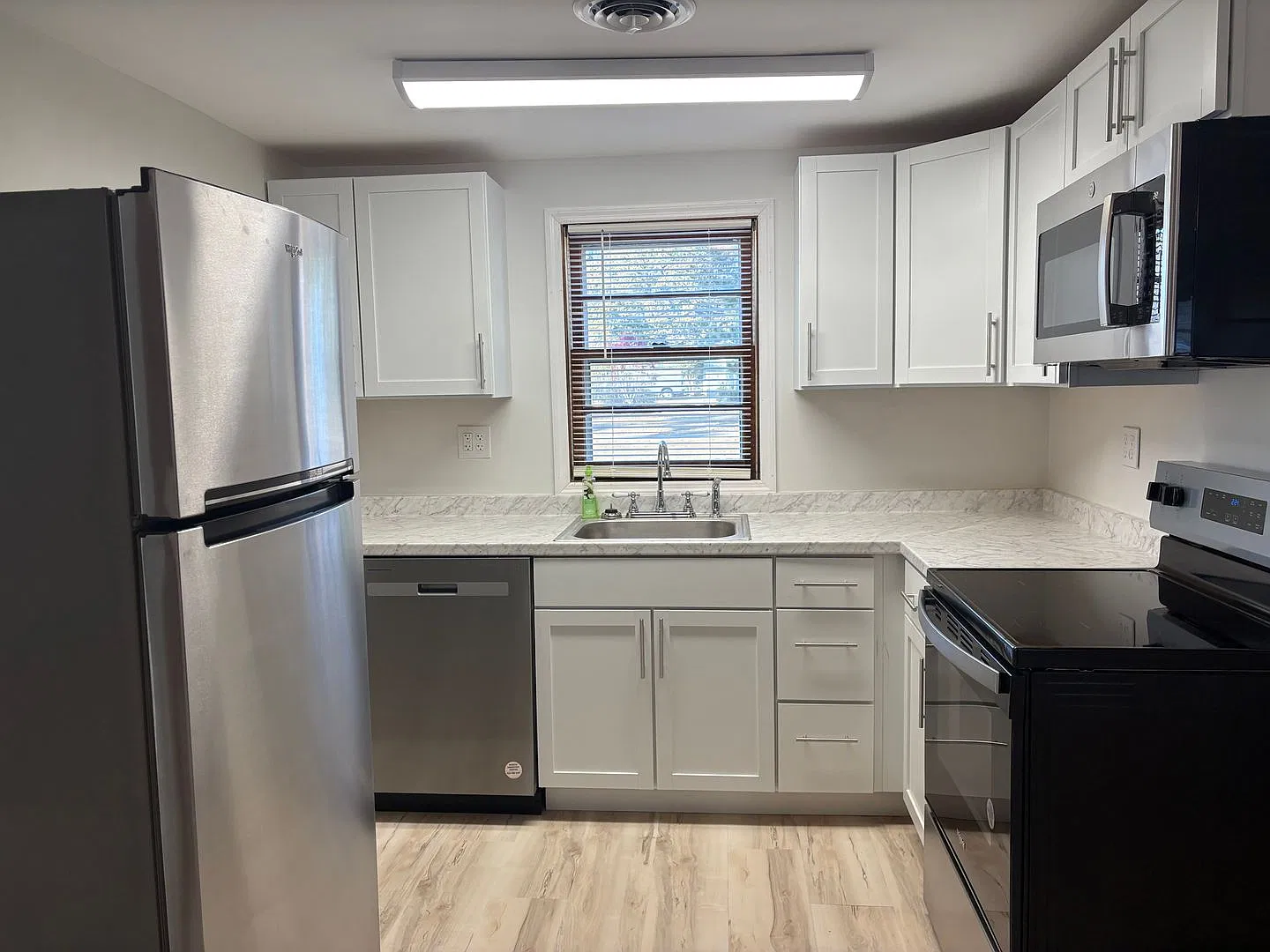 2 Bedroom 1 Bath Home in Jarvisburg $1895/mo — Photo 3