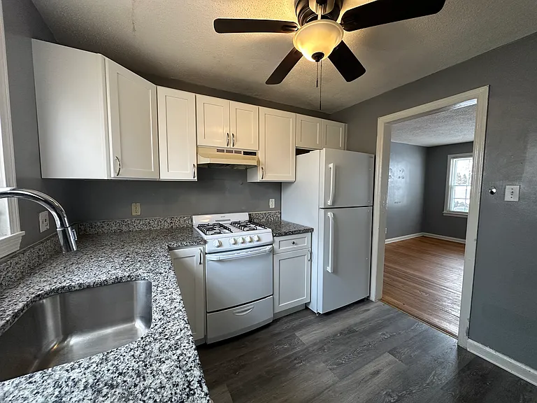 483 Cold Spring Ave #1-B — Photo 6