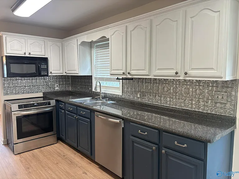 135 Suffolk Dr — Photo 10