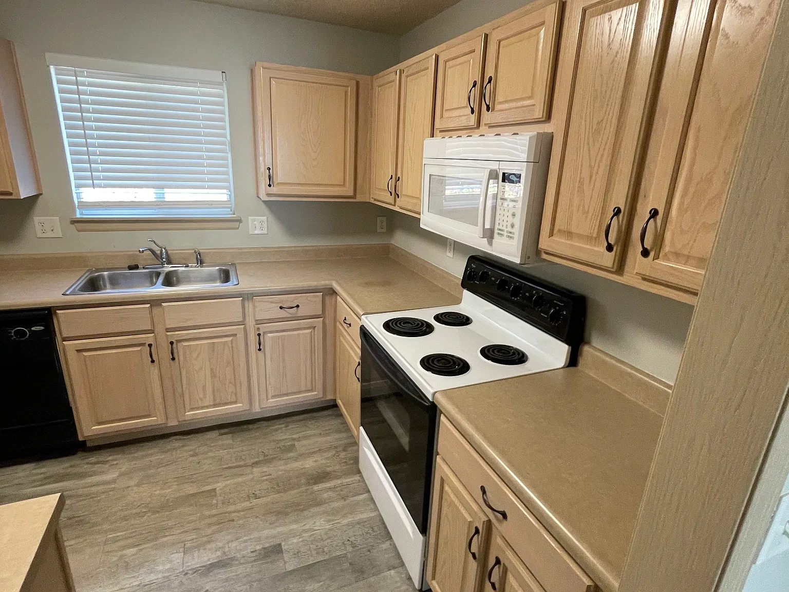 2 bed, 1.5 bath, 854 sqft, $1,250 — Photo 4