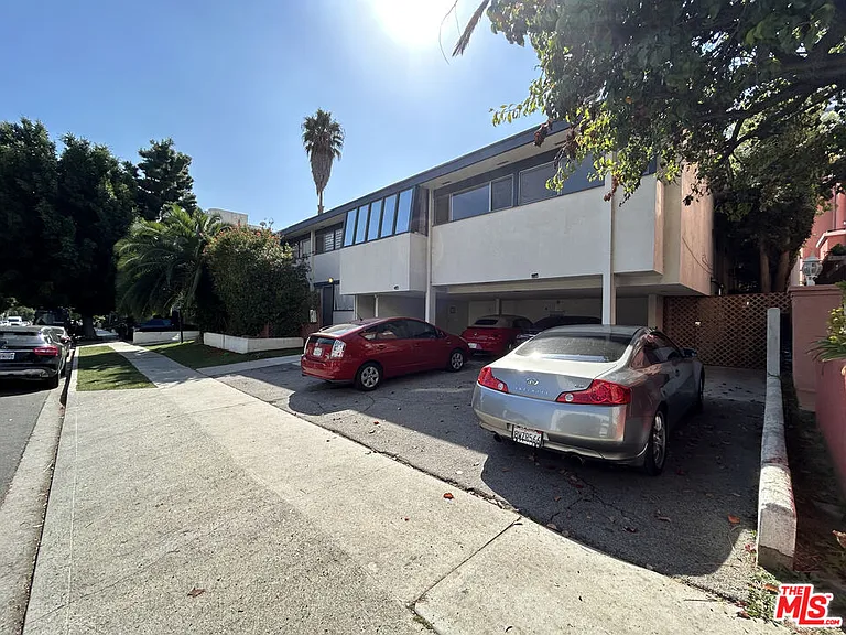 1233 Barry Ave #208 — Photo 19