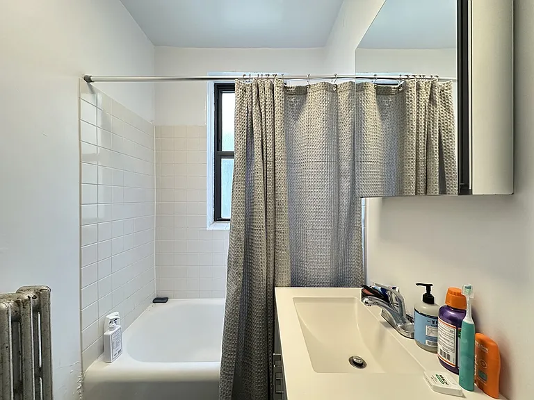 1911 W Larchmont Ave #B2 — Photo 12