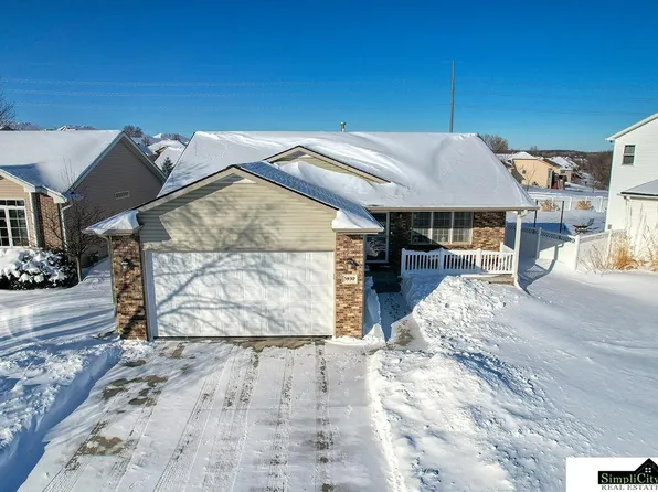 5930 Cavvy Rd, Lincoln, NE 68516