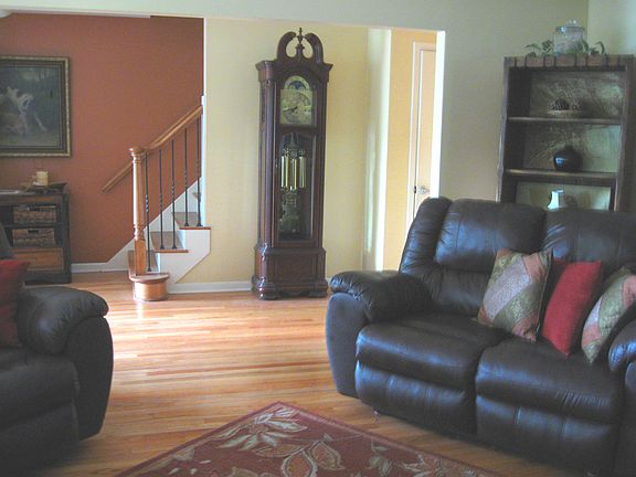 Living Room w/front entry ar