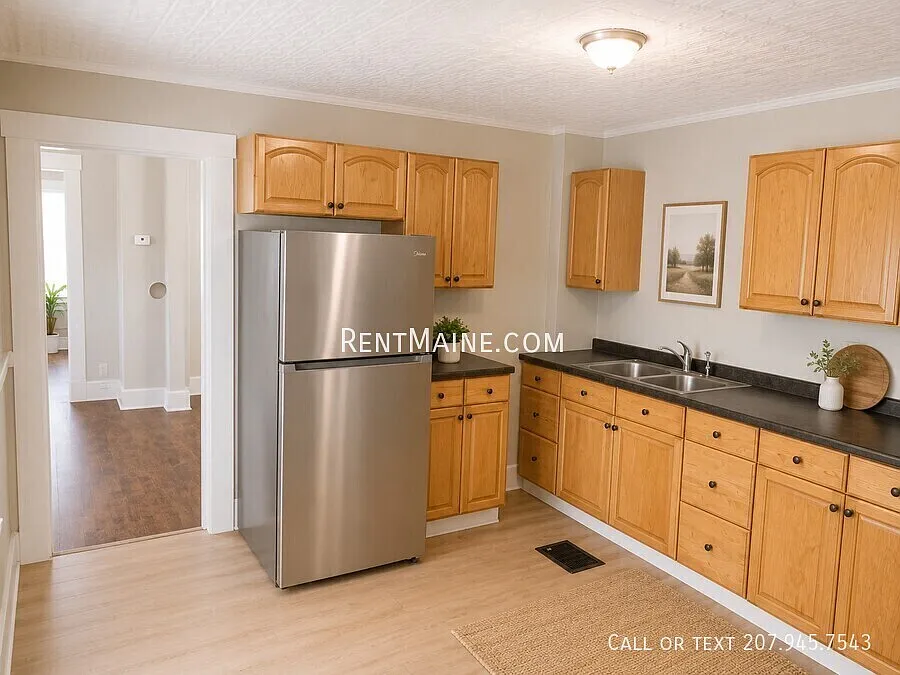 3 bed, 1200 sqft, $2,000 — Photo 3