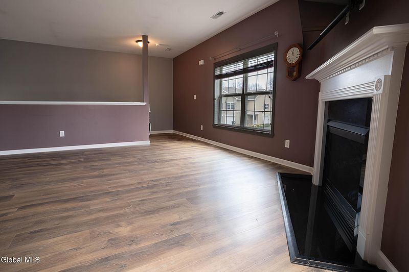 3rd image of 602 Worthington Terrace