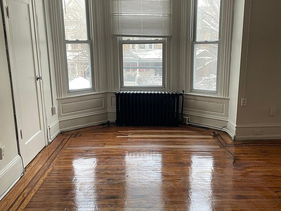 1st image of 4832 Cedar Ave Floor 2