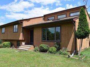 8 Deer Pond Ct, Warwick, NY 10990