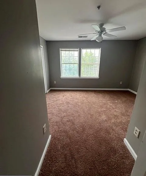519 Eisenhower Dr — Photo 8