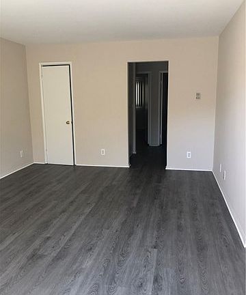 2nd image of 5855 Tujunga Ave APT 2