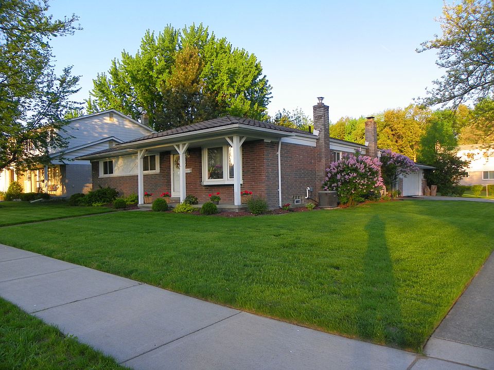 2nd image of 30189 Elmhurst Dr