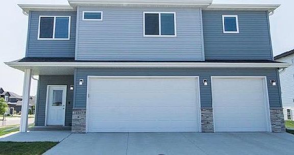 2nd image of 4887 Hampton Cir S