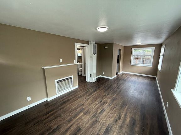 5th image of 635 E St NE