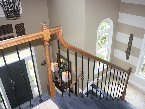 4th image of 804 Foxfield Ln