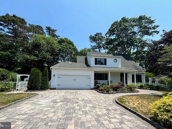 13 Shoveler Ln, Manahawkin, NJ 08050