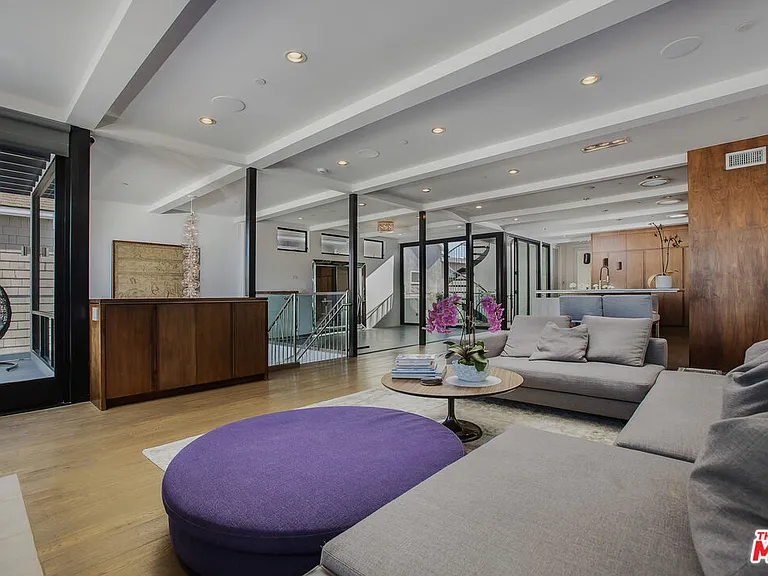 2105 E Balboa Blvd — Photo 12