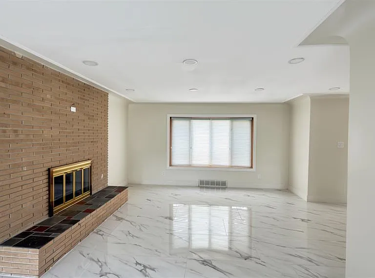38803 Ecorse Rd — Photo 6