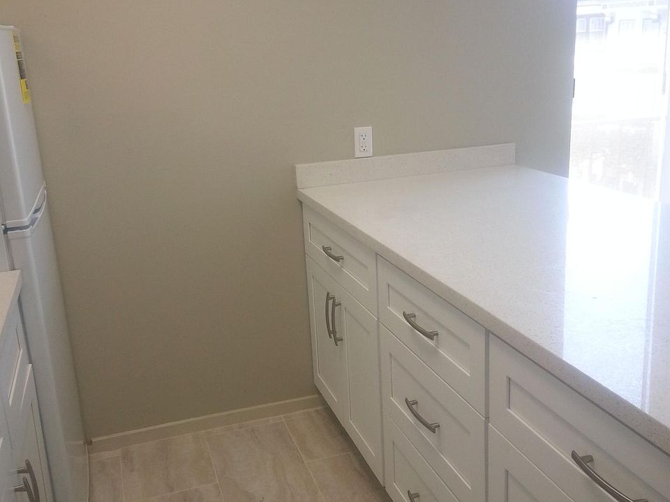 Jr one bedroom Pine St side