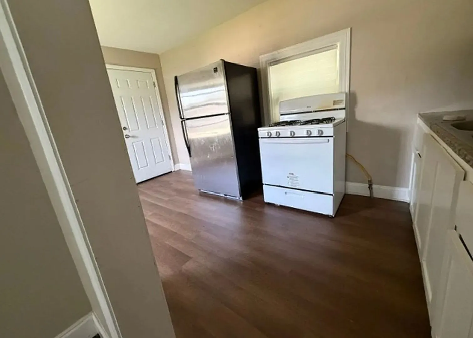 Vacant 1 bedroom/1 bath house — Photo 2