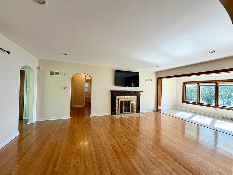 136 E Hazel Dell — Photo 7