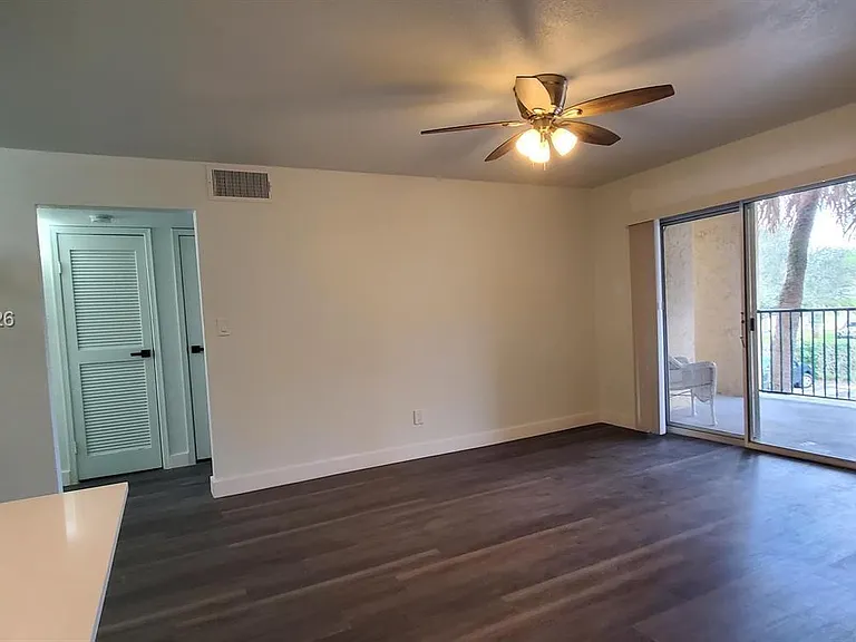 927 Riverside Dr #324 — Photo 13