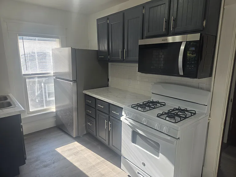 1454 W 9th St — Photo 7