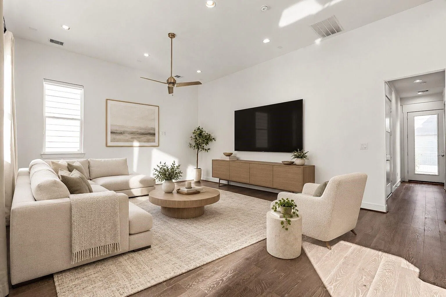 3 bed, 2.5 bath, 2073 sqft, $3,000 — Photo 1