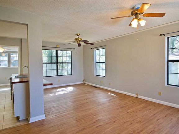3rd image of 2137 Harriet Dr