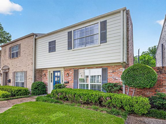 4th image of 12618 Huntingwick Dr #100