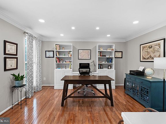 4th image of 10689 Glencrest Dr