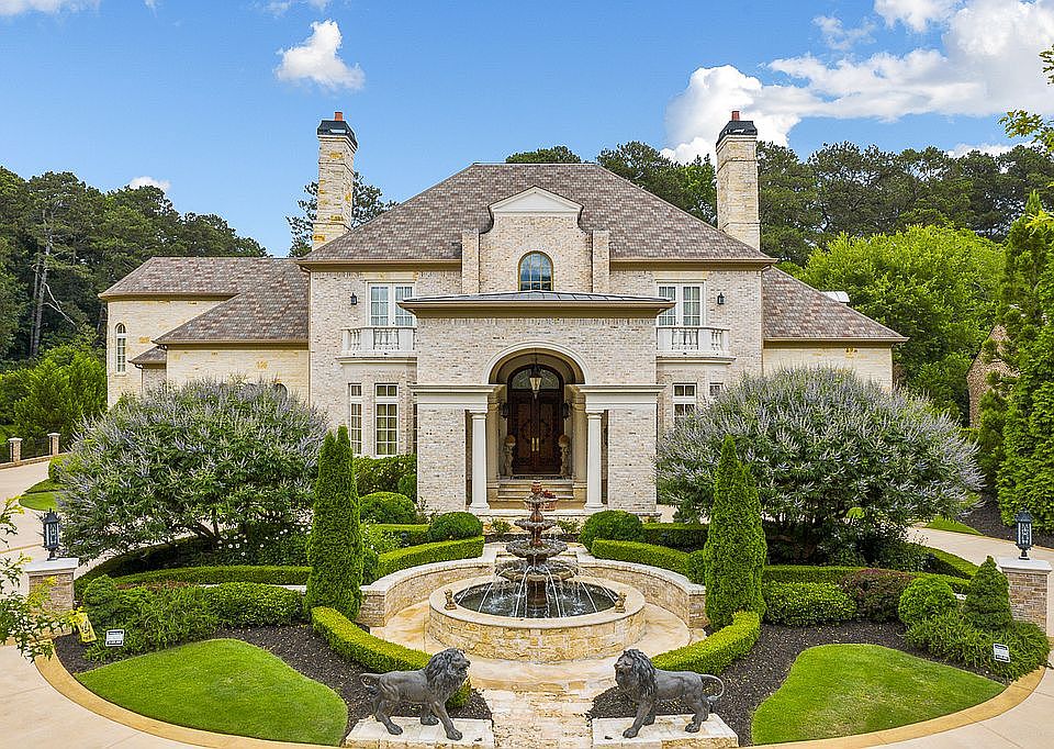 Resplendent manor