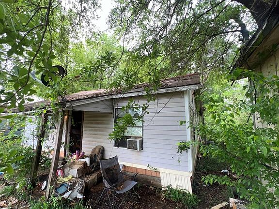 4th image of 320 Country Club Rd
