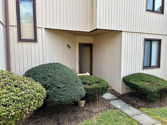 5th image of 1018 Pebble Dr