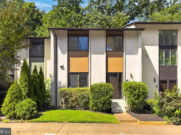11859 Coopers Ct, Reston, VA 20191