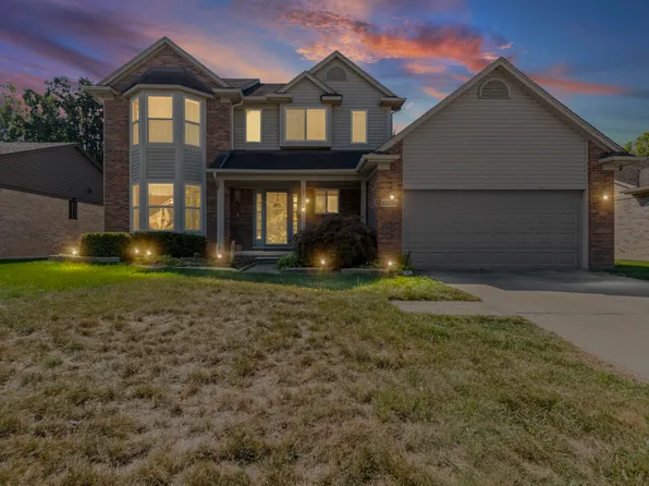 21296 Clear Creek Blvd, Clinton Township, MI 48036