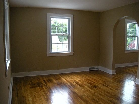 3rd image of 1018 Stafford St