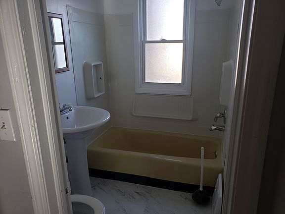 2nd image of 13318 Highlandview Ave