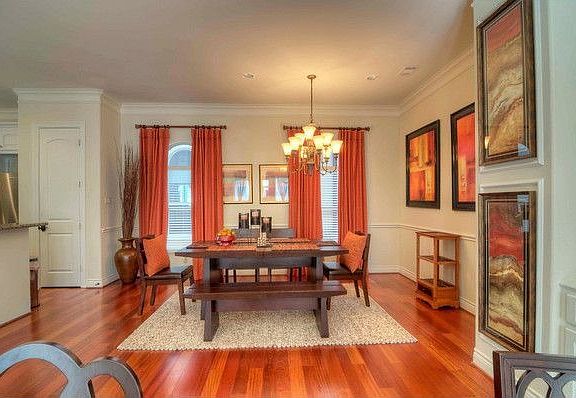 Open concept dining and living room floorplan