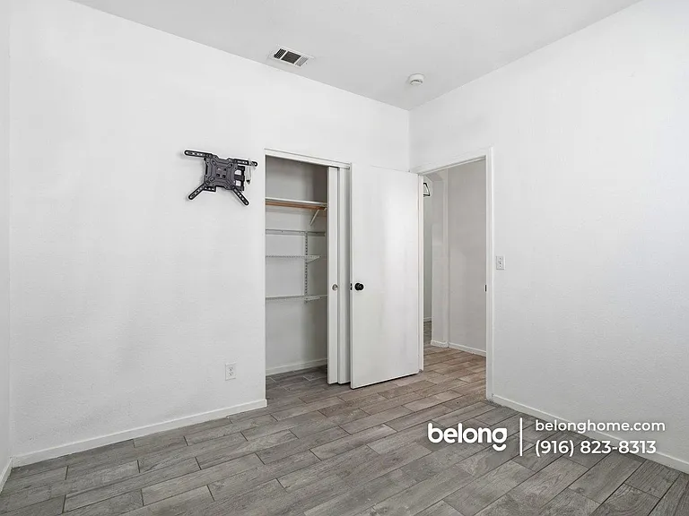 1714 Nicol Way — Photo 9